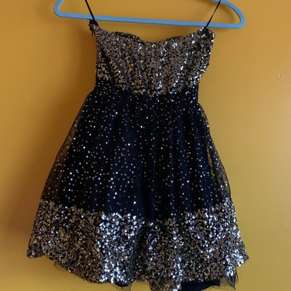 Sequin homecoming dress - Picture 3 of 4